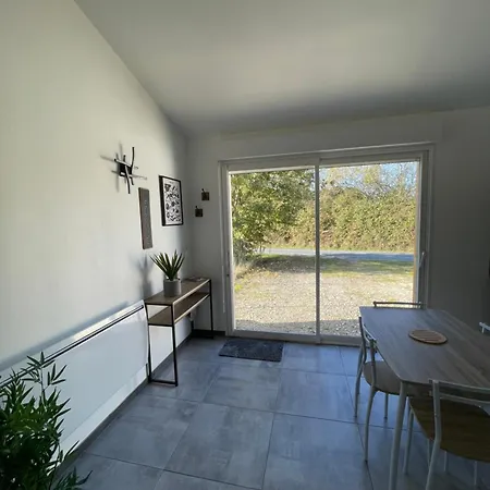 Maison Avec Grand Espace En Hauteur Saint-Georges-des-Côteaux Exterior foto